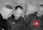 Immagine di Scambio di prigionieri tra alleati e nazisti tedeschi Francia, 1945, secondo 46 filmato di repertorio 65675080820