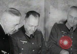 Immagine di Scambio di prigionieri tra alleati e nazisti tedeschi Francia, 1945, secondo 47 filmato di repertorio 65675080820