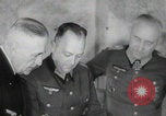 Immagine di Scambio di prigionieri tra alleati e nazisti tedeschi Francia, 1945, secondo 48 filmato di repertorio 65675080820