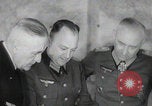 Immagine di Scambio di prigionieri tra alleati e nazisti tedeschi Francia, 1945, secondo 50 filmato di repertorio 65675080820