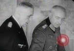 Immagine di Scambio di prigionieri tra alleati e nazisti tedeschi Francia, 1945, secondo 52 filmato di repertorio 65675080820