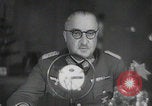 Immagine di Scambio di prigionieri tra alleati e nazisti tedeschi Francia, 1945, secondo 57 filmato di repertorio 65675080820