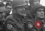 Immagine di Le truppe canadesi salgono a bordo della nave da trasporto Adak Isole Aleutine, 1943, secondo 28 filmato di repertorio 65675080864