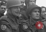 Immagine di Le truppe canadesi salgono a bordo della nave da trasporto Adak Isole Aleutine, 1943, secondo 29 filmato di repertorio 65675080864