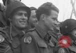 Immagine di Le truppe canadesi salgono a bordo della nave da trasporto Adak Isole Aleutine, 1943, secondo 32 filmato di repertorio 65675080864