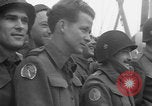 Immagine di Le truppe canadesi salgono a bordo della nave da trasporto Adak Isole Aleutine, 1943, secondo 33 filmato di repertorio 65675080864
