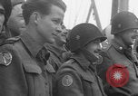 Immagine di Le truppe canadesi salgono a bordo della nave da trasporto Adak Isole Aleutine, 1943, secondo 34 filmato di repertorio 65675080864