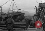 Immagine di Le truppe canadesi salgono a bordo della nave da trasporto Adak Isole Aleutine, 1943, secondo 49 filmato di repertorio 65675080864