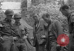 Standbild entflohene Piloten der US-Armee Italien, 1944, aus Sekunde 5 historischem Filmmaterial Videoclip 65675080866