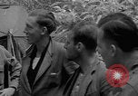 Standbild entflohene Piloten der US-Armee Italien, 1944, aus Sekunde 9 historischem Filmmaterial Videoclip 65675080866