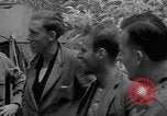 Standbild entflohene Piloten der US-Armee Italien, 1944, aus Sekunde 10 historischem Filmmaterial Videoclip 65675080866