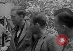 Standbild entflohene Piloten der US-Armee Italien, 1944, aus Sekunde 14 historischem Filmmaterial Videoclip 65675080866