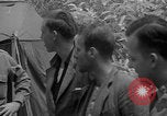Standbild entflohene Piloten der US-Armee Italien, 1944, aus Sekunde 15 historischem Filmmaterial Videoclip 65675080866