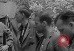 Standbild entflohene Piloten der US-Armee Italien, 1944, aus Sekunde 16 historischem Filmmaterial Videoclip 65675080866