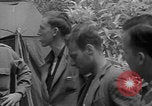 Standbild entflohene Piloten der US-Armee Italien, 1944, aus Sekunde 17 historischem Filmmaterial Videoclip 65675080866
