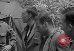 Standbild entflohene Piloten der US-Armee Italien, 1944, aus Sekunde 18 historischem Filmmaterial Videoclip 65675080866