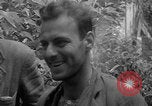 Standbild entflohene Piloten der US-Armee Italien, 1944, aus Sekunde 22 historischem Filmmaterial Videoclip 65675080866
