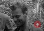 Standbild entflohene Piloten der US-Armee Italien, 1944, aus Sekunde 23 historischem Filmmaterial Videoclip 65675080866