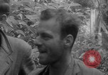 Standbild entflohene Piloten der US-Armee Italien, 1944, aus Sekunde 26 historischem Filmmaterial Videoclip 65675080866