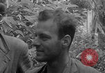 Standbild entflohene Piloten der US-Armee Italien, 1944, aus Sekunde 27 historischem Filmmaterial Videoclip 65675080866