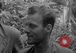 Standbild entflohene Piloten der US-Armee Italien, 1944, aus Sekunde 28 historischem Filmmaterial Videoclip 65675080866