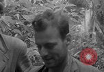 Standbild entflohene Piloten der US-Armee Italien, 1944, aus Sekunde 31 historischem Filmmaterial Videoclip 65675080866