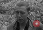 Standbild entflohene Piloten der US-Armee Italien, 1944, aus Sekunde 32 historischem Filmmaterial Videoclip 65675080866