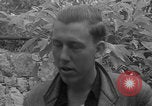 Standbild entflohene Piloten der US-Armee Italien, 1944, aus Sekunde 33 historischem Filmmaterial Videoclip 65675080866