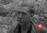 Standbild entflohene Piloten der US-Armee Italien, 1944, aus Sekunde 34 historischem Filmmaterial Videoclip 65675080866