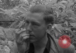 Standbild entflohene Piloten der US-Armee Italien, 1944, aus Sekunde 35 historischem Filmmaterial Videoclip 65675080866