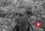 Standbild entflohene Piloten der US-Armee Italien, 1944, aus Sekunde 41 historischem Filmmaterial Videoclip 65675080866
