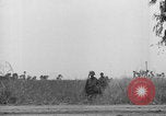 Standbild Amerikanische FSSF-Soldaten zu Fuß Italien, 1944, aus Sekunde 5 historischem Filmmaterial Videoclip 65675080868