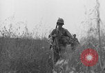 Standbild Amerikanische FSSF-Soldaten zu Fuß Italien, 1944, aus Sekunde 12 historischem Filmmaterial Videoclip 65675080868
