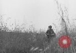 Standbild Amerikanische FSSF-Soldaten zu Fuß Italien, 1944, aus Sekunde 17 historischem Filmmaterial Videoclip 65675080868