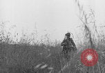 Standbild Amerikanische FSSF-Soldaten zu Fuß Italien, 1944, aus Sekunde 18 historischem Filmmaterial Videoclip 65675080868