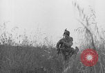 Standbild Amerikanische FSSF-Soldaten zu Fuß Italien, 1944, aus Sekunde 20 historischem Filmmaterial Videoclip 65675080868