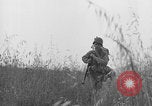 Standbild Amerikanische FSSF-Soldaten zu Fuß Italien, 1944, aus Sekunde 21 historischem Filmmaterial Videoclip 65675080868
