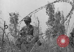Standbild Amerikanische FSSF-Soldaten zu Fuß Italien, 1944, aus Sekunde 34 historischem Filmmaterial Videoclip 65675080868