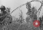 Standbild Amerikanische FSSF-Soldaten zu Fuß Italien, 1944, aus Sekunde 35 historischem Filmmaterial Videoclip 65675080868