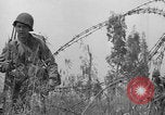 Standbild Amerikanische FSSF-Soldaten zu Fuß Italien, 1944, aus Sekunde 41 historischem Filmmaterial Videoclip 65675080868