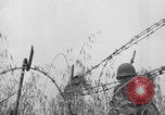 Standbild Amerikanische FSSF-Soldaten zu Fuß Italien, 1944, aus Sekunde 45 historischem Filmmaterial Videoclip 65675080868