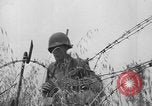 Standbild Amerikanische FSSF-Soldaten zu Fuß Italien, 1944, aus Sekunde 46 historischem Filmmaterial Videoclip 65675080868