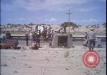Image préparatifs de lancement du traîneau à fusée New Mexico United States USA, 1960, de la seconde 26 séquences d'archives historiques vidéo 65675080961