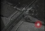 Image Attaque par mitrailleuse sur un train Europe, 1944, de la seconde 8 séquences d'archives historiques vidéo 65675080964