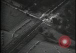 Image Attaque par mitrailleuse sur un train Europe, 1944, de la seconde 9 séquences d'archives historiques vidéo 65675080964