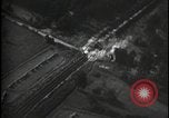 Image Attaque par mitrailleuse sur un train Europe, 1944, de la seconde 10 séquences d'archives historiques vidéo 65675080964