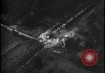 Image Attaque par mitrailleuse sur un train Europe, 1944, de la seconde 11 séquences d'archives historiques vidéo 65675080964