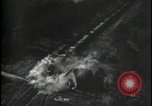 Image Attaque par mitrailleuse sur un train Europe, 1944, de la seconde 12 séquences d'archives historiques vidéo 65675080964