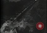 Image Attaque par mitrailleuse sur un train Europe, 1944, de la seconde 13 séquences d'archives historiques vidéo 65675080964