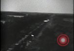 Image Attaque par mitrailleuse sur un train Europe, 1944, de la seconde 15 séquences d'archives historiques vidéo 65675080964